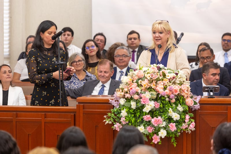 Sister Lesa Stevenson speaks to Latter-day Saints in Cali, Colombia, on Monday, Aug. 24, 2026.
