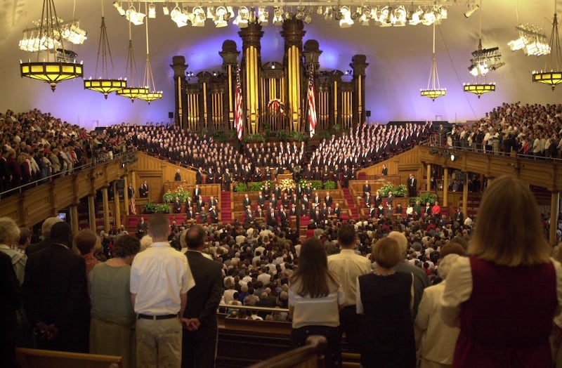 Thousands turn out to pay respects and to remember those lost in the Tuesday, Sept. 11, 2001, terrorist attacks, at the Salt Lake Tabernacle. Photo by Scott G Winterton, Deseret News.