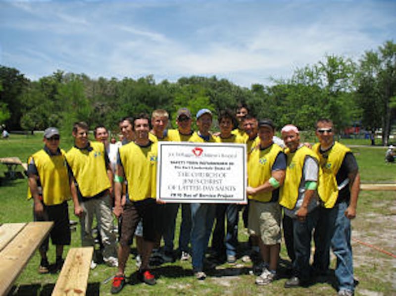 At Tree Tops Park in Davie, Florida, Day of Service organizers from the Fort Lauderdale Stake receiv