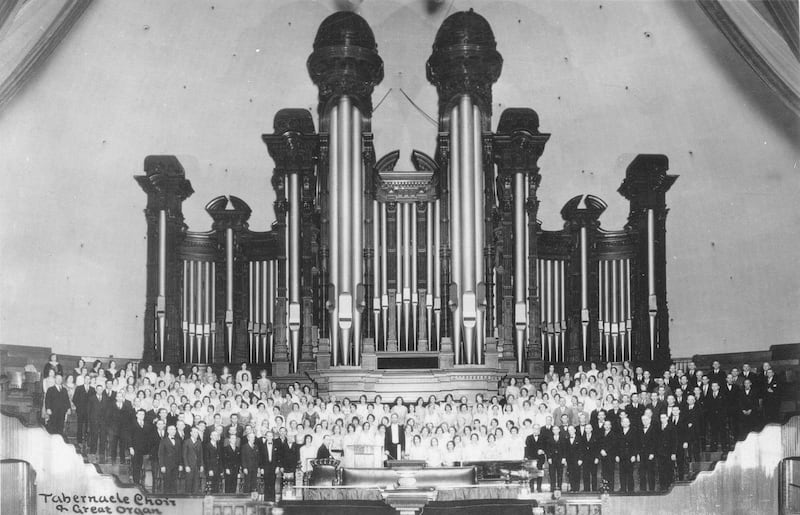 The Mormon Tabernacle Choir in the Salt Lake Tabernacle in 1929. The choir began broadcasting Music