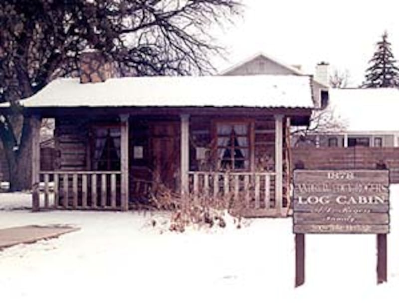 Historic cabin stands in downtown Snowflake.