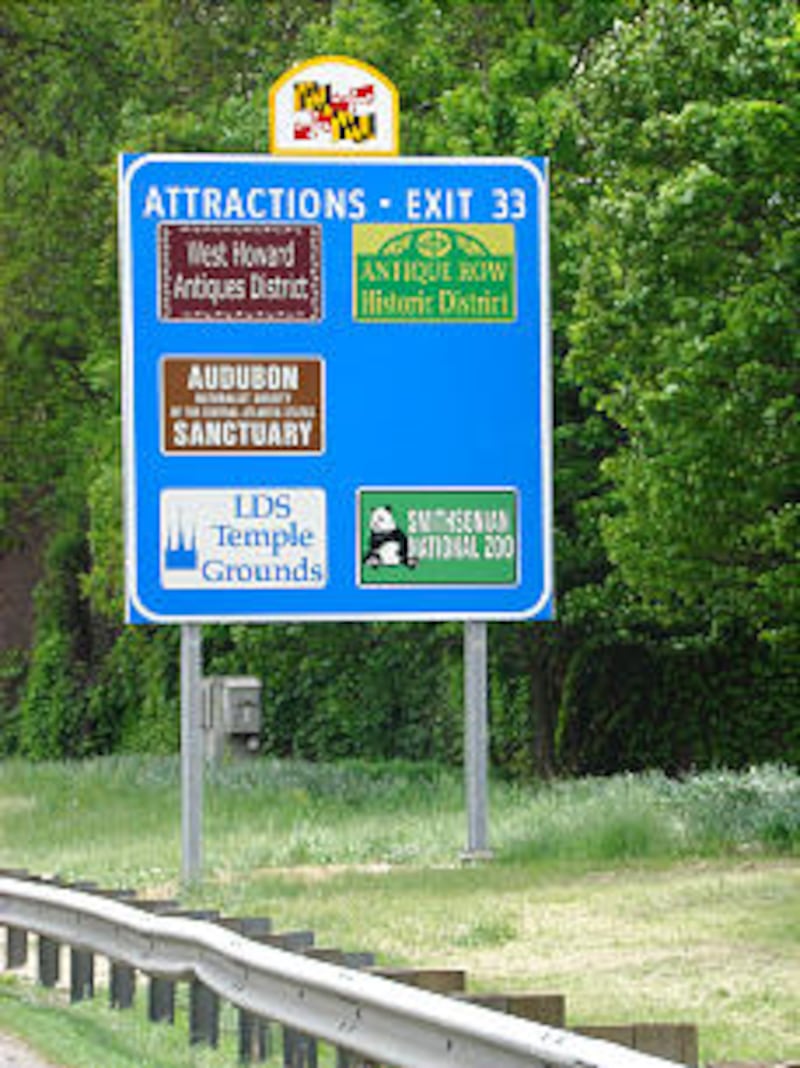 New signs direct motorists from Capitol Beltway in Washington, D.C., to temple and visitors center.