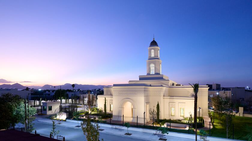 The Torreón Mexico Temple at sunset.