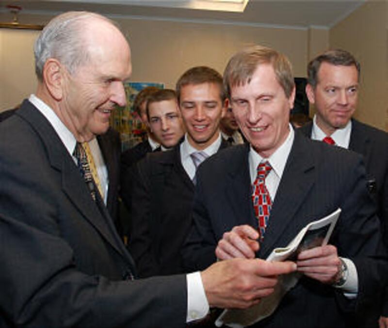 Elder Russell M. Nelson reviews material in the Liahona with Vladimir Blinkov.