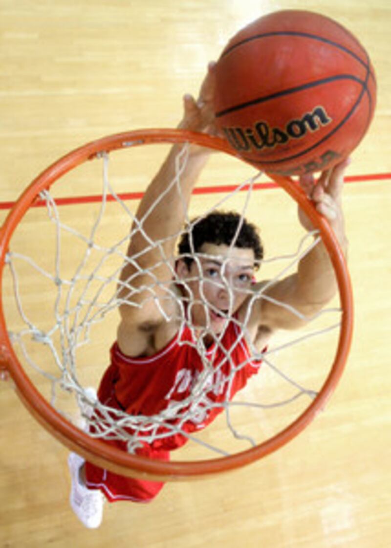 Lucas Alves, a 6-foot-9 power forward from Casa Branca, Brazil, leads the Seasiders with 20.1 points