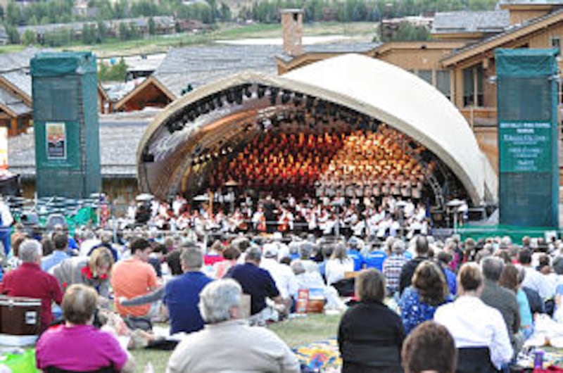 In the fresh mountain air and under a starry sky, members of the Mormon Tabernacle Choir and Utah Sy