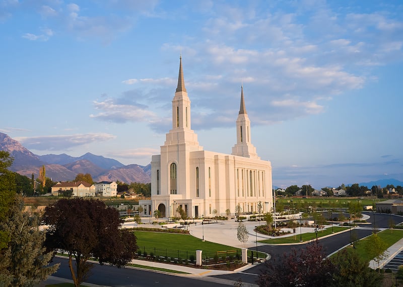 The exterior of the Lindon Utah Temple.