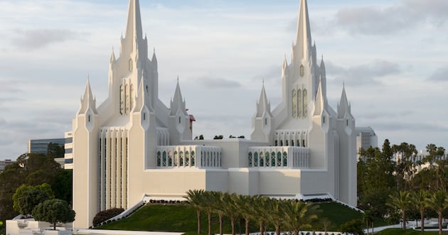 Doors open to tour recently renovated San Diego California Temple