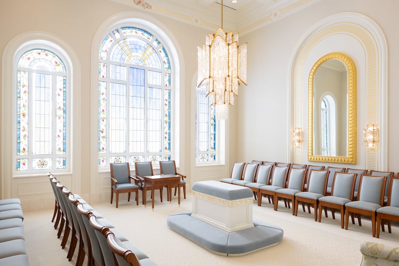 A sealing room inside the Modesto California Temple.