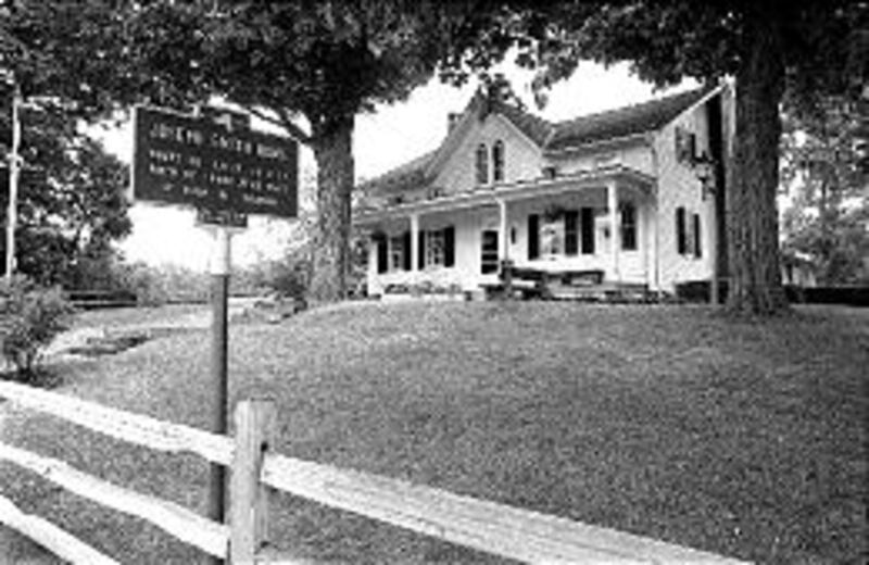 Before restoration, Smith home contained many additions.