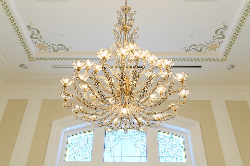 A chandelier in the Willamette Valley Oregon Temple.
