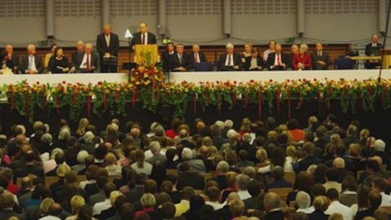 President Thomas S. Monson speaks to members of the Church of Jesus Christ of Latter-day Saints in H