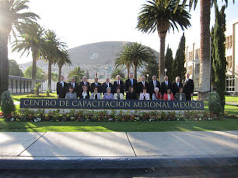 Elder Dallin H. Oaks and other General Authorities and Mexico City MTC officials and several of thei