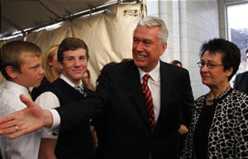 President Dieter F. Uchtdorf pauses with his wife, Sister Harriet Uchtdorf, before entering the Drap