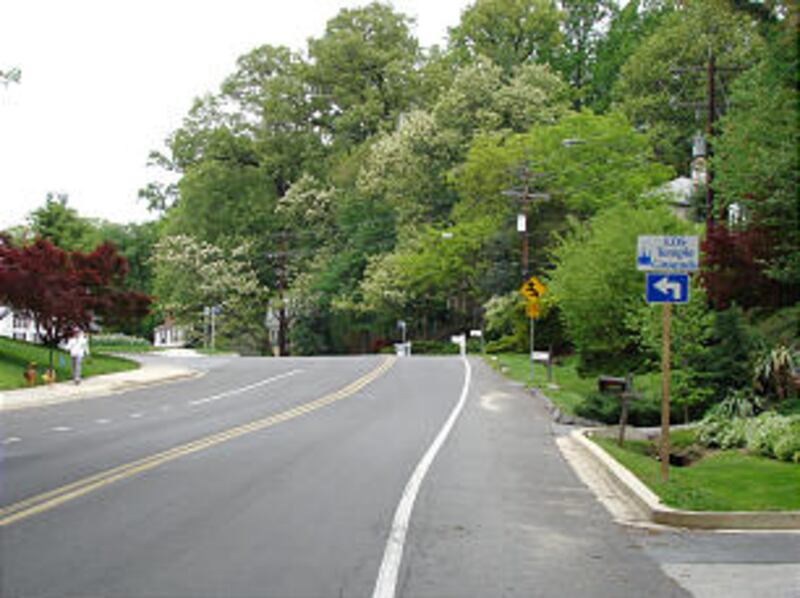 New signs direct motorists from Capitol Beltway in Washington, D.C., to temple and visitors center.