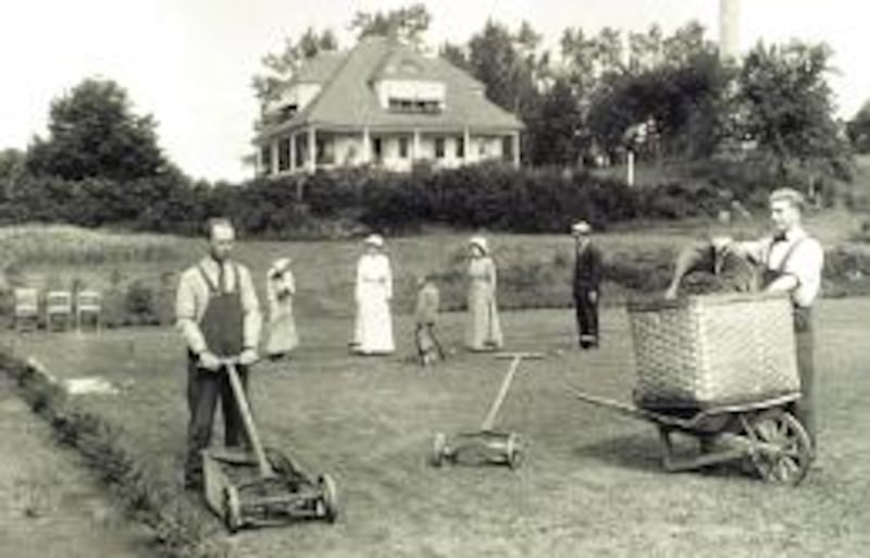 Residents of cottage at Joseph Smith Memorial in Sharon, Vt., pose for photograph in early 1900s.