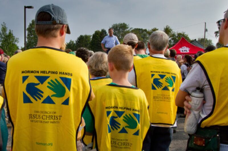Volunteers listen to Vermont's Gov. Peter Shumlin.
