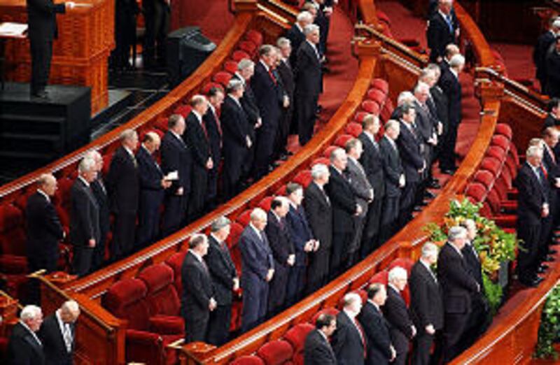 LDS general authorities sing rest hymn during LDS General Conference Oct 5th, 2002. Allred/photo (S