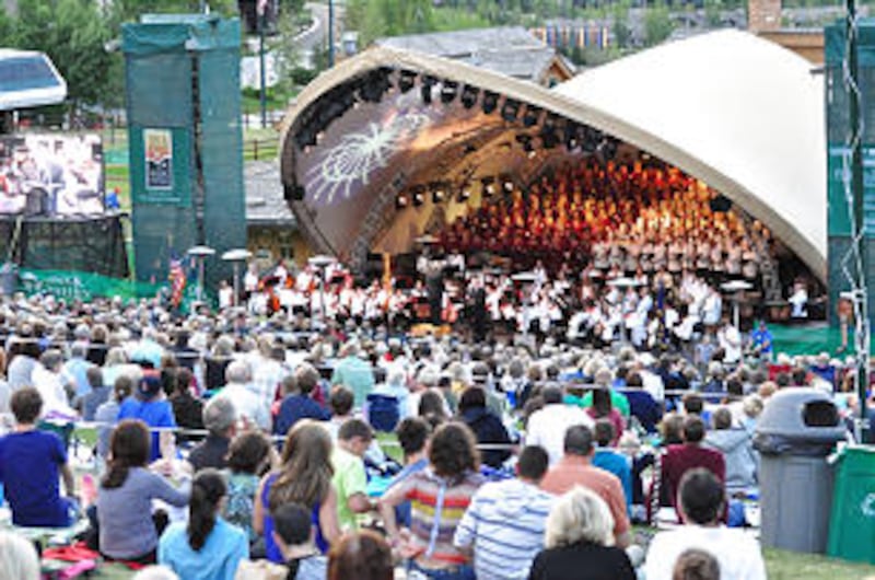 In the fresh mountain air and under a starry sky, members of the Mormon Tabernacle Choir and Utah Sy