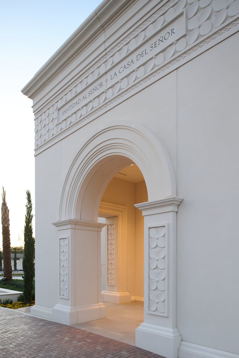 The entryway of the Torreón Mexico Temple.