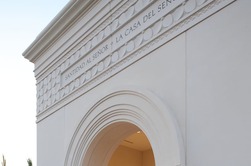 The entryway of the Torreón Mexico Temple.