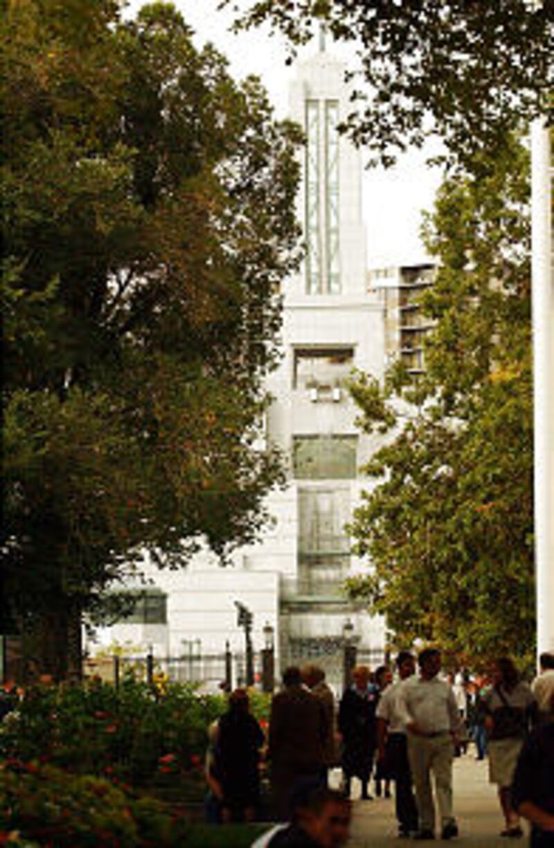 Conference attendees wander temple square during LDS General Conference Oct 5th, 2002. Allred/photo