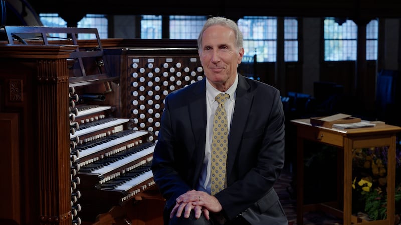 Organist Richard Elliott, seated at the Tabernacle organ, talks to the Church News about his experiences.