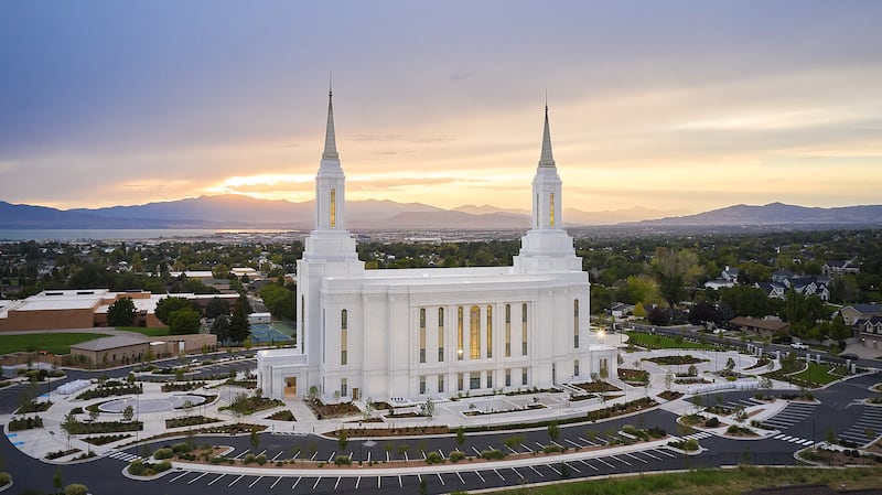 The exterior of the Lindon Utah Temple.