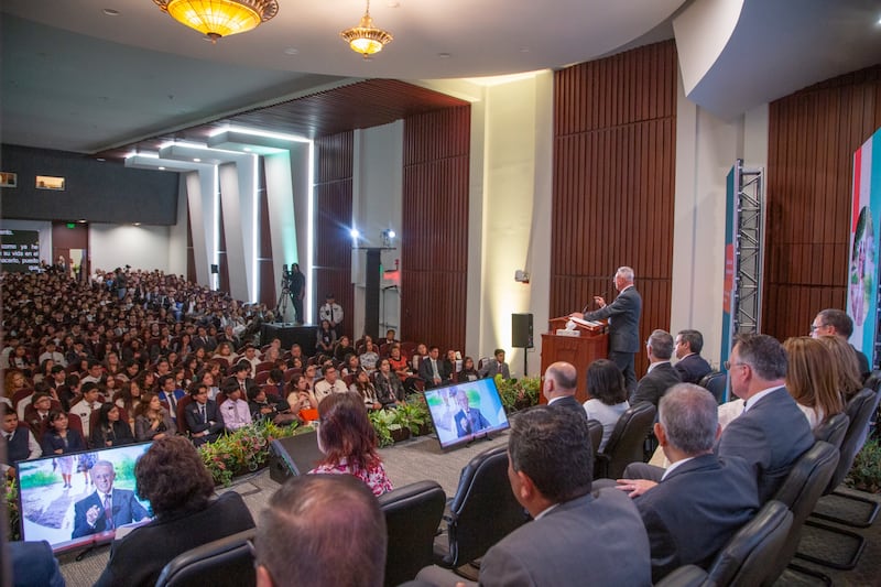 Elder Ulisses Soares of the Quorum of the Twelve Apostles speaks to youth during a devotional at the Mexico Missionary Training Center in Mexico City, Mexico, on Aug. 28, 2026.