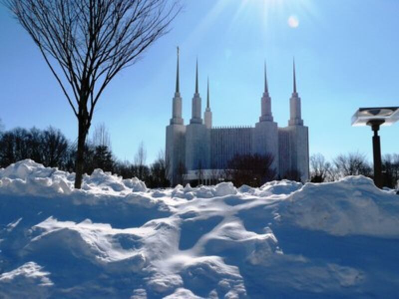 Mounds of snow greet visitors to the Washington DC Temple, Friday, Feb. 12, 1010.