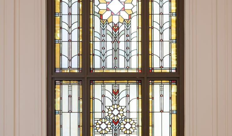 The design of the sunflower, the Kansas state flower, is displayed in art glass within the Wichita Kansas Temple.
