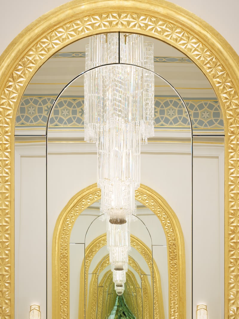 A mirror reflecting a chandelier in the Belo Horizonte Brazil Temple.