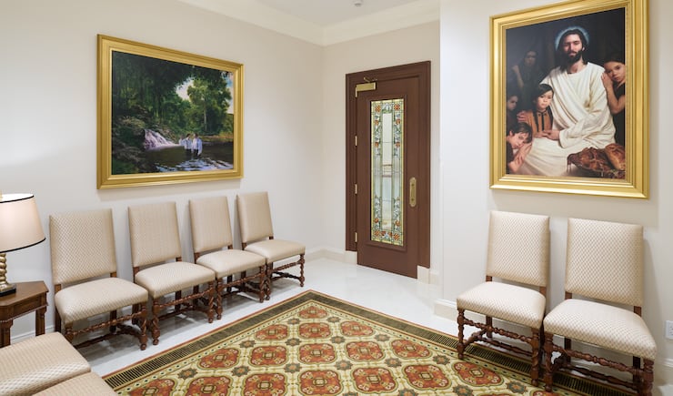 A waiting area inside the Torreón Mexico Temple.