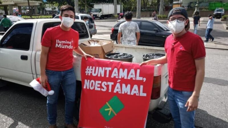 Latter-day Saints in Guatemala hold up a “Un Tamal No Está Mal” (one tamale isn’t bad, in English) banner to promote their Light the World service activity in December 2020.