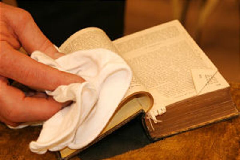 Page remains turned down, perhaps in honor of Hyrum Smith.