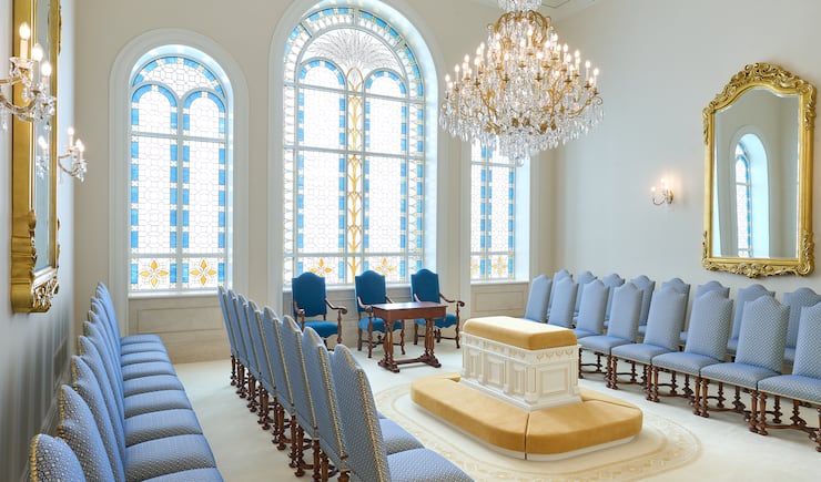 A sealing room inside the Yorba Linda California Temple.