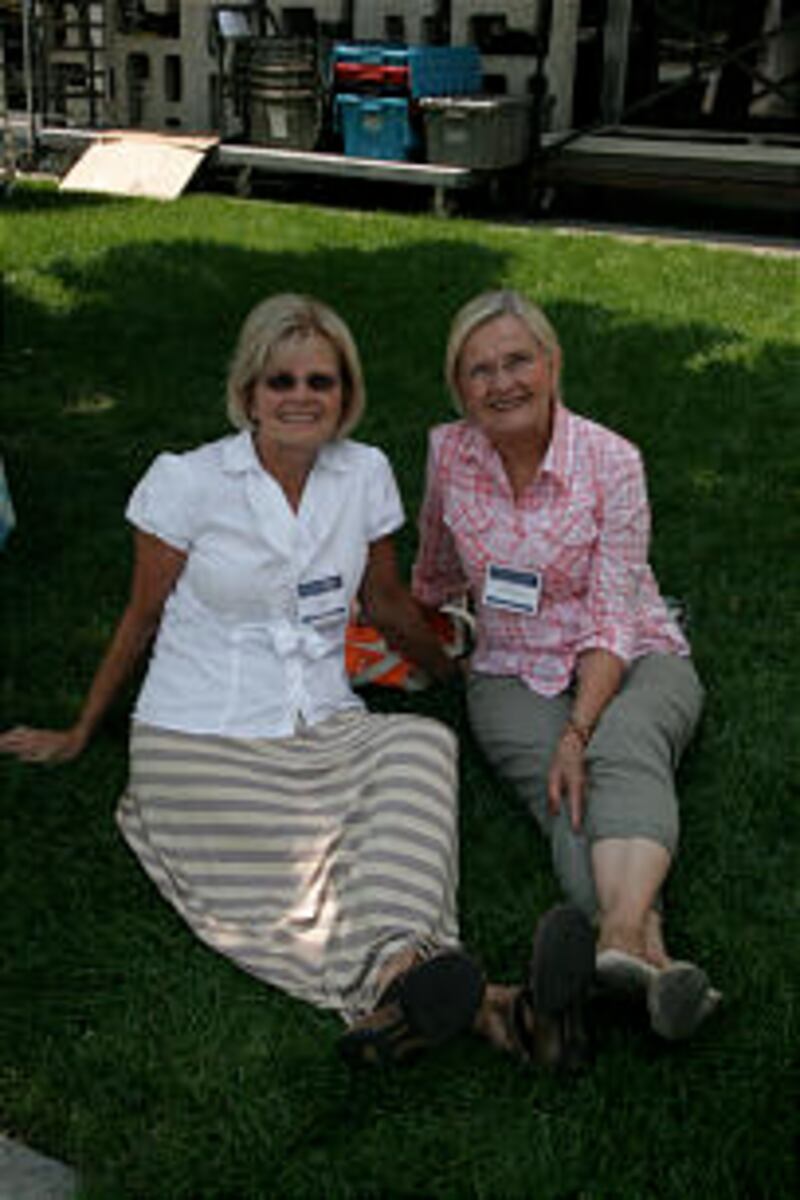 Vivki Larsen, from Sandy, Utah, and her sister, Connie Conlee, from Orem, Utah, take a break during