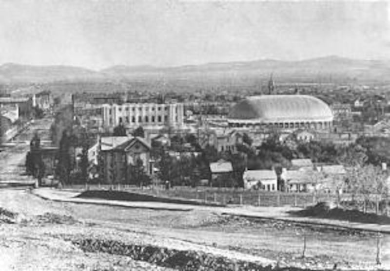 Temple was rising next to Tabernacle in 1881.