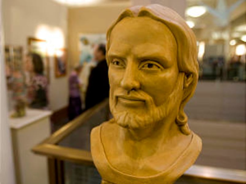 A sculpted bust of Jesus Christ by Luis Enrique Rosado Montes.