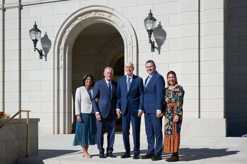 President Henry B. Eyring stands in front of the Montpelier Idaho Temple between General Authority Seventies Elder Steven R. Bangerter, left, and Elder Ricardo P. Giménez, right, and their wives, Sister Susan A. Bangerter and Sister Catherine Giménez, respectively.