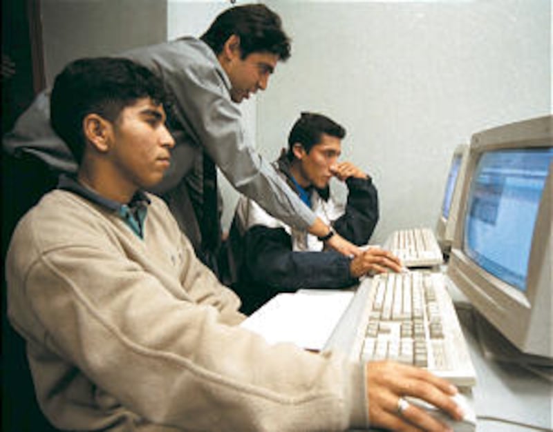 Students in Mexico attend training meeting regarding the fund.