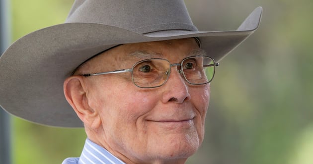 ‘Pull together' as families, says Church President Dallin H. Oaks at biennial family reunion