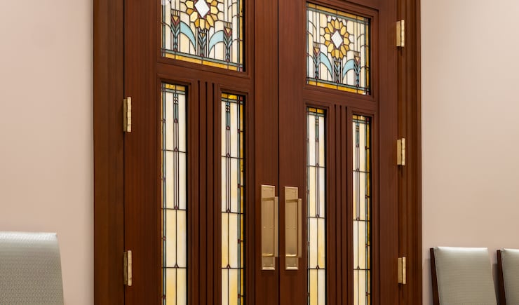 The design of the sunflower, the Kansas state flower, is displayed in art glass within the Wichita Kansas Temple.