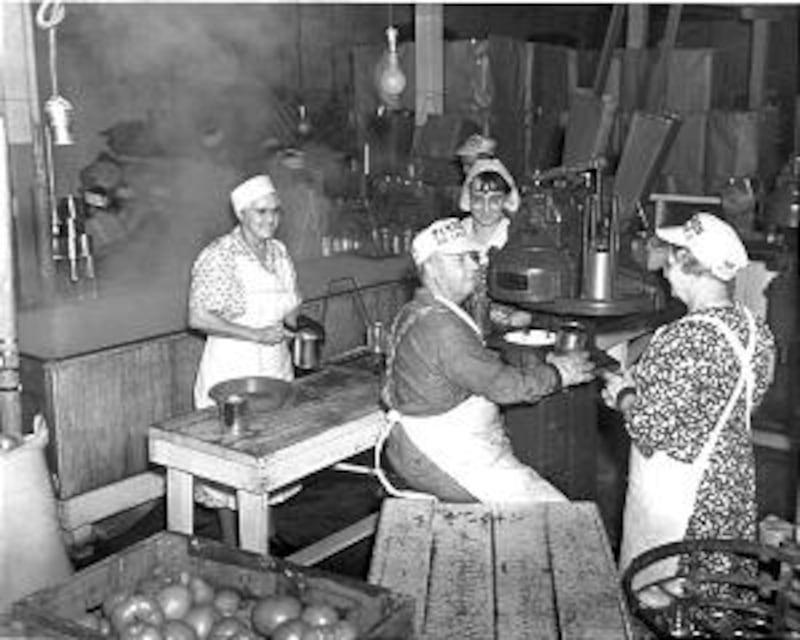 Volunteers from Pioneer Stake prepare tomatoes for canning in 1932 in Church's first storehouse.