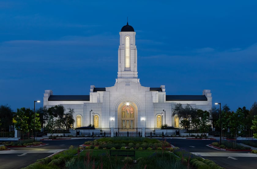 The Modesto California Temple at night.
