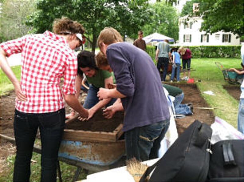 Two volunteers in a youth group from Utah work with Shantel Gardner, a staff member at the "I Dig Na