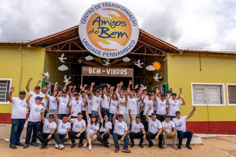 Members of the Church’s Welfare and Self-Reliance Department, missionaries from the Brazil Recife South Mission and Amigos do Bem — one of Brazil’s largest nonprofit organizations dedicated to combating hunger and poverty — are pictured outside a new Centro de Transformação (Transformation Center) in São Domingos, Pernambuco, Brazil. This humanitarian effort was featured on the Church’s Brazil self-reliance page in April 2026.