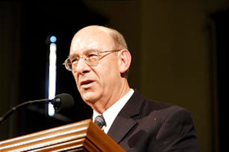 Jay A. Parry delivers lecture on Latter-day Saint Women in East Germany during World War II for Men