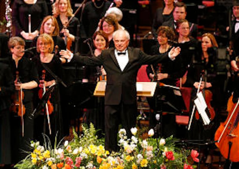 Conductor Igor Gruppman acknowledges the Orchestra at the end the the Orchestra at Temple Square Spr