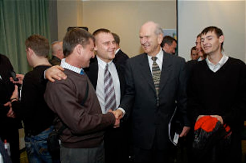 Elder Russell M. Nelson converses with young men after Priesthood leadership training in Samara, Rus